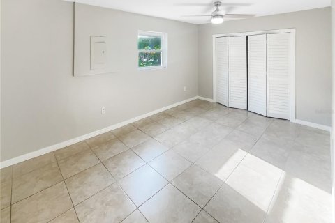 House in Tampa, Florida 4 bedrooms, 124.21 sq.m. № 1351337 - photo 6