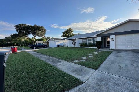 Villa ou maison à louer à Largo, Floride: 4 chambres, 209.12 m2 № 1351373 - photo 1