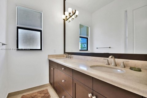 Casa en venta en Pembroke Pines, Florida, 3 dormitorios, 229.1 m2 № 825406 - foto 25