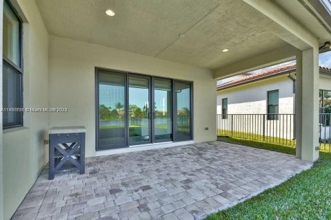 House in Pembroke Pines, Florida 3 bedrooms, 229.1 sq.m. № 825406 - photo 20