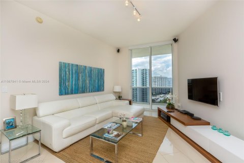 Condo in Sunny Isles Beach, Florida, 2 bedrooms  № 1116490 - photo 1