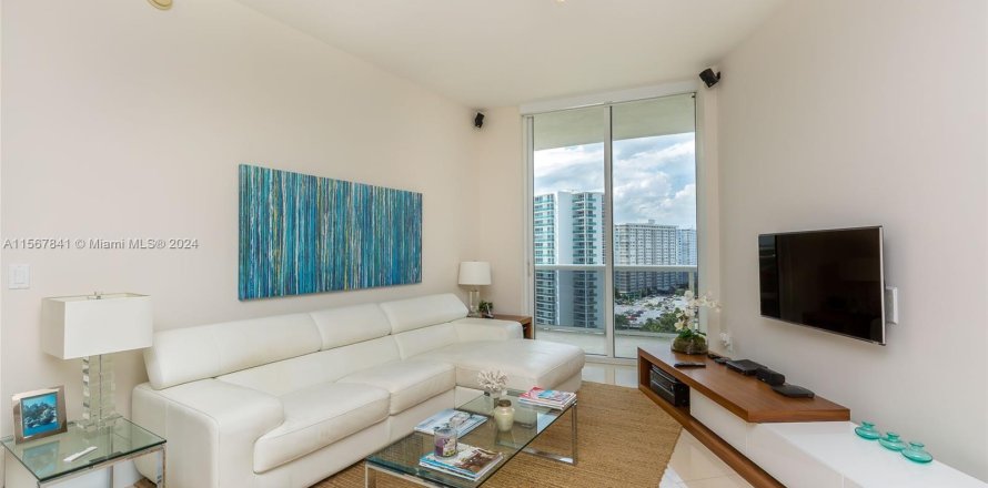 Condominio en Sunny Isles Beach, Florida, 2 dormitorios  № 1116490