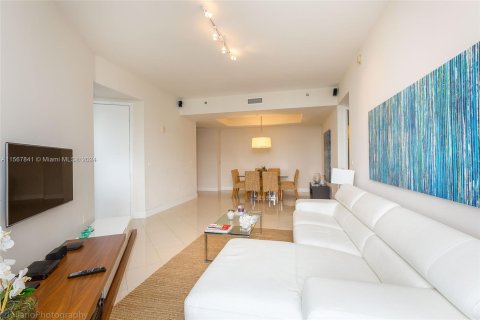 Condominio en venta en Sunny Isles Beach, Florida, 2 dormitorios, 135.92 m2 № 1116490 - foto 19