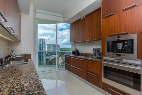 Condominio en venta en Sunny Isles Beach, Florida, 2 dormitorios, 135.92 m2 № 1116490 - foto 15