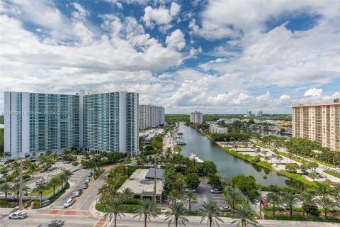 Condominio en venta en Sunny Isles Beach, Florida, 2 dormitorios, 135.92 m2 № 1116490 - foto 22