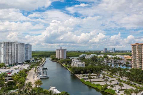 Condo in Sunny Isles Beach, Florida, 2 bedrooms  № 1116490 - photo 24