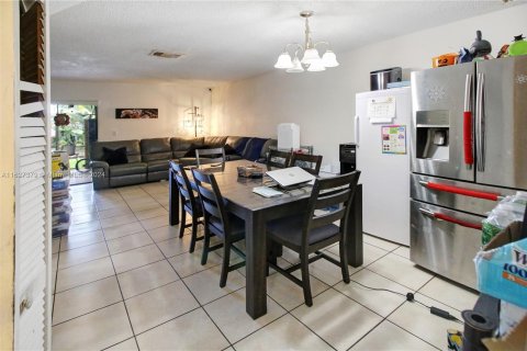 Touwnhouse à vendre à Pembroke Pines, Floride: 3 chambres, 136.75 m2 № 1281563 - photo 4