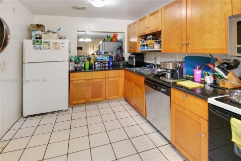 Townhouse in Pembroke Pines, Florida 3 bedrooms, 136.75 sq.m. № 1281563 - photo 5