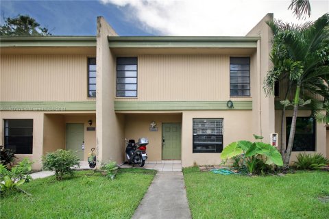 Touwnhouse à vendre à Pembroke Pines, Floride: 3 chambres, 136.75 m2 № 1281563 - photo 1