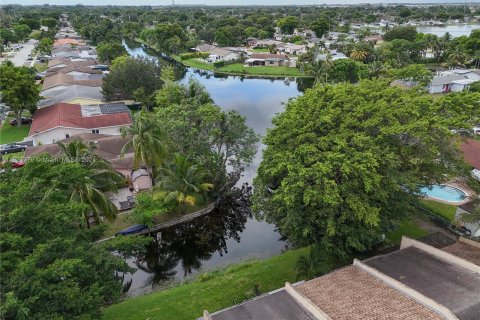 Townhouse in Pembroke Pines, Florida 3 bedrooms, 136.75 sq.m. № 1281563 - photo 10