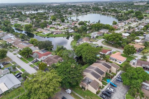 Touwnhouse à vendre à Pembroke Pines, Floride: 3 chambres, 136.75 m2 № 1281563 - photo 11