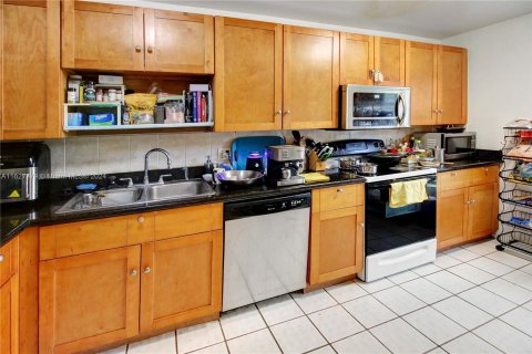 Touwnhouse à vendre à Pembroke Pines, Floride: 3 chambres, 136.75 m2 № 1281563 - photo 2