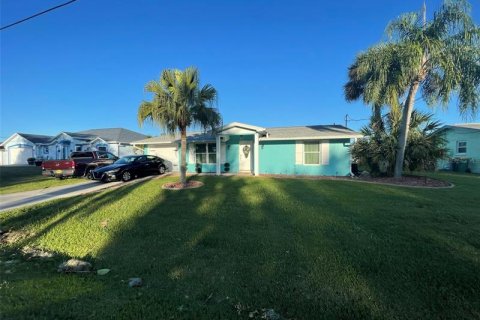 Villa ou maison à louer à Port Charlotte, Floride: 2 chambres, 113.06 m2 № 239037 - photo 1