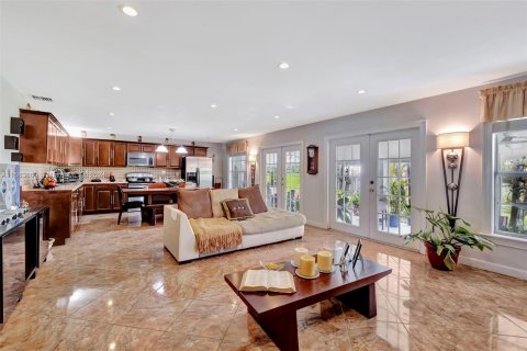 House in Miami, Florida 5 bedrooms, 205.96 sq.m. № 1167812 - photo 8