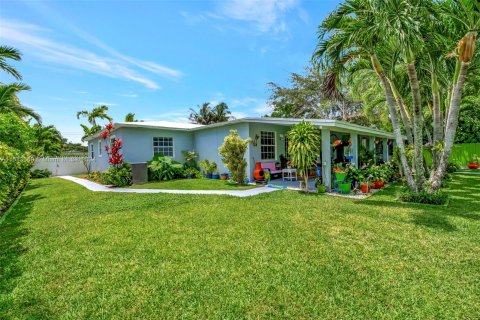 House in Miami, Florida 5 bedrooms, 205.96 sq.m. № 1167812 - photo 26