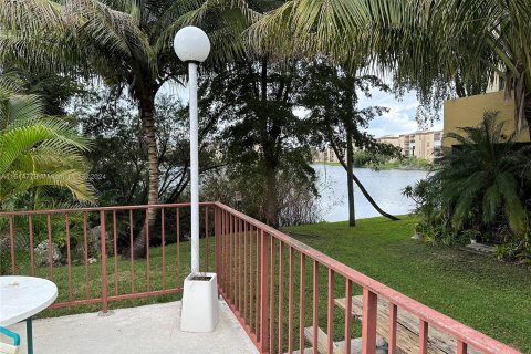 Condominio en venta en Miami, Florida, 3 dormitorios, 142.88 m2 № 951776 - foto 28