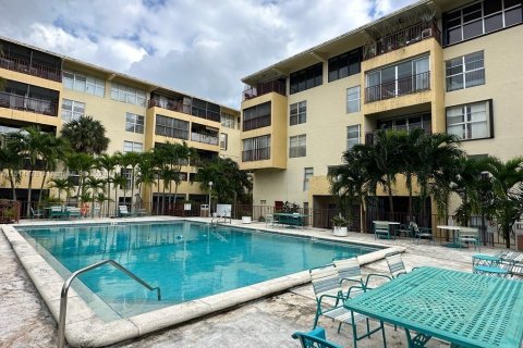 Condominio en venta en Miami, Florida, 3 dormitorios, 142.88 m2 № 951776 - foto 1