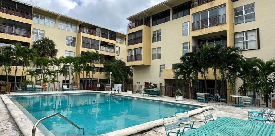 Condominio en Miami, Florida, 3 dormitorios  № 951776