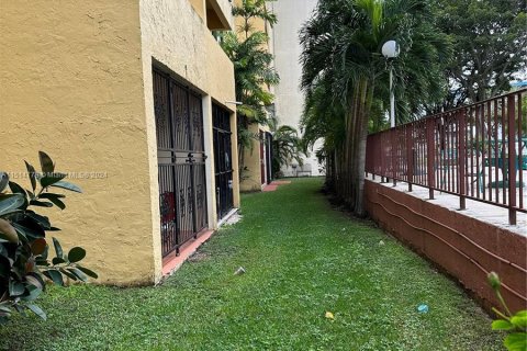 Condominio en venta en Miami, Florida, 3 dormitorios, 142.88 m2 № 951776 - foto 27