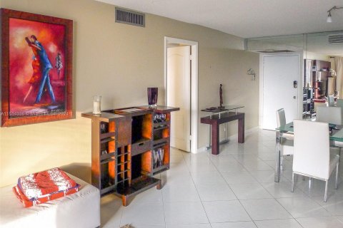 Copropriété à vendre à Miami Beach, Floride: 2 chambres, 119.84 m2 № 949682 - photo 16