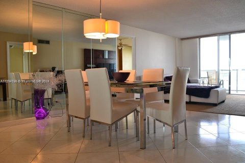 Copropriété à vendre à Miami Beach, Floride: 2 chambres, 119.84 m2 № 949682 - photo 2