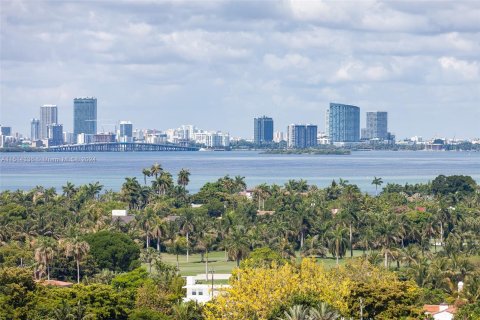 Condo in Miami Beach, Florida, 2 bedrooms  № 949682 - photo 12