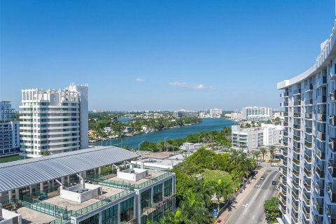 Condo in Miami Beach, Florida, 2 bedrooms  № 949682 - photo 17