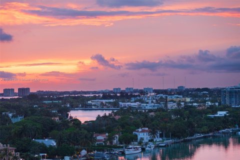 Copropriété à vendre à Miami Beach, Floride: 2 chambres, 119.84 m2 № 949682 - photo 14