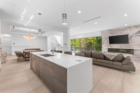 Casa en venta en Miami, Florida, 4 dormitorios, 262.63 m2 № 1325824 - foto 9