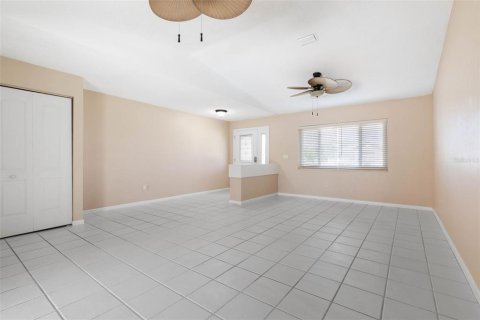 Casa en venta en Palm Coast, Florida, 4 dormitorios, 185.53 m2 № 1349410 - foto 4