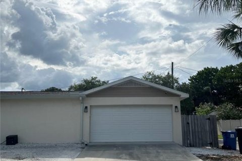 House in Saint Petersburg, Florida 3 bedrooms, 179.86 sq.m. № 1349380 - photo 30