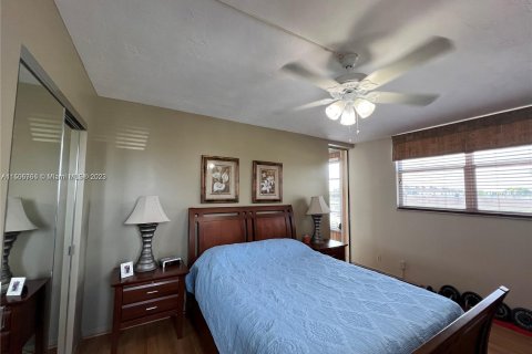 Купить кондоминиум в Лодердейл-Лейкс, Флорида 1 спальня, 69.49м2, № 920640 - фото 10