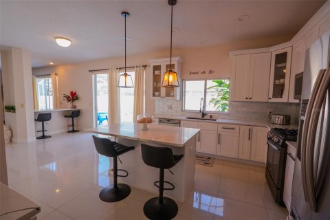 Casa en alquiler en Tampa, Florida, 5 dormitorios, 300.54 m2 № 1343909 - foto 8