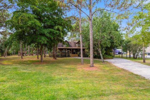 House in Jupiter, Florida 6 bedrooms, 217.76 sq.m. № 1180266 - photo 1