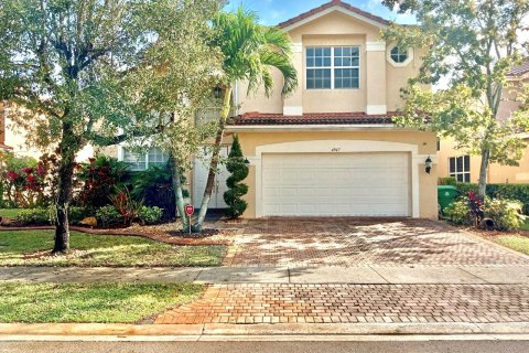 House in Miramar, Florida 4 bedrooms, 296.54 sq.m. № 1180332 - photo 15