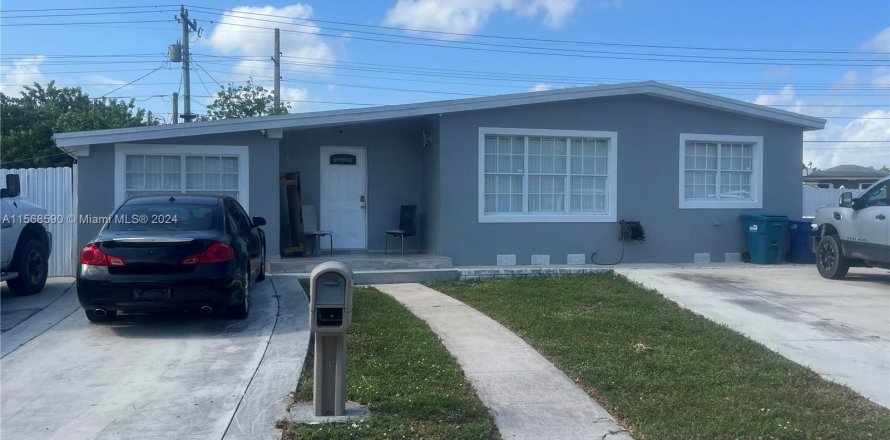 Villa ou maison à Miami Gardens, Floride 3 chambres, 113.71 m2 № 1377180