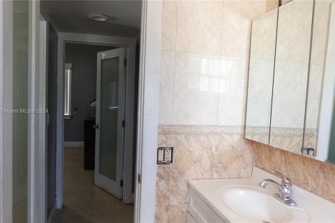 Villa ou maison à vendre à Miami Gardens, Floride: 3 chambres, 113.71 m2 № 1377180 - photo 12