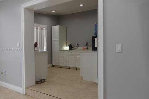 Casa en venta en Miami Gardens, Florida, 3 dormitorios, 113.71 m2 № 1377180 - foto 3