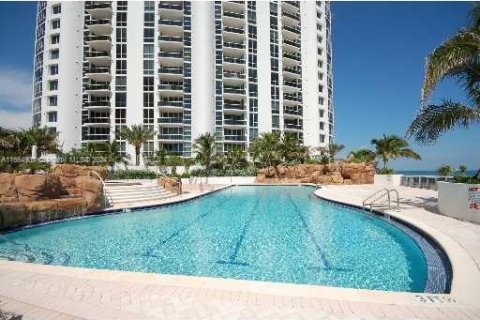 Condominio en alquiler en Sunny Isles Beach, Florida, 2 dormitorios, 129.04 m2 № 1377266 - foto 3