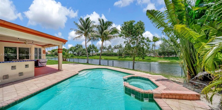 Villa ou maison à Pembroke Pines, Floride 4 chambres, 302.77 m2 № 1150781