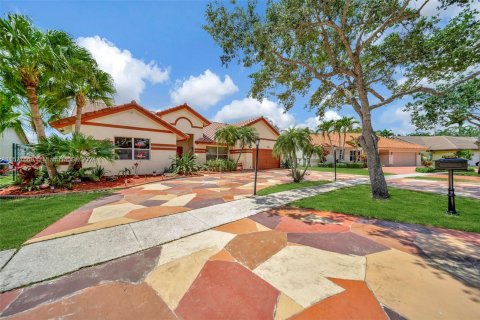 Villa ou maison à vendre à Pembroke Pines, Floride: 4 chambres, 302.77 m2 № 1150781 - photo 2