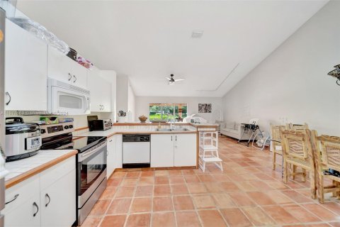 Villa ou maison à vendre à Pembroke Pines, Floride: 4 chambres, 302.77 m2 № 1150781 - photo 21