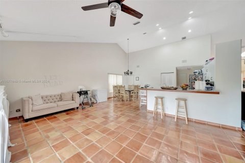 Villa ou maison à vendre à Pembroke Pines, Floride: 4 chambres, 302.77 m2 № 1150781 - photo 11