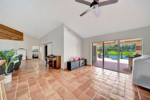 Villa ou maison à vendre à Pembroke Pines, Floride: 4 chambres, 302.77 m2 № 1150781 - photo 14