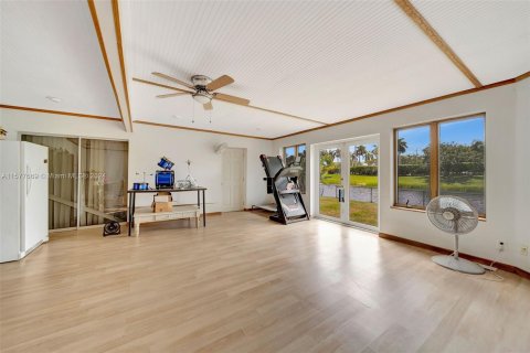 Villa ou maison à vendre à Pembroke Pines, Floride: 4 chambres, 302.77 m2 № 1150781 - photo 25