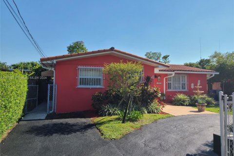 Villa ou maison à vendre à Sweetwater, Floride: 4 chambres, 161.28 m2 № 1151231 - photo 3