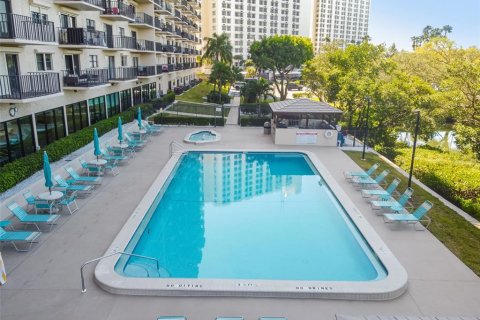 Condo in South Pasadena, Florida, 1 bedroom  № 1373365 - photo 26