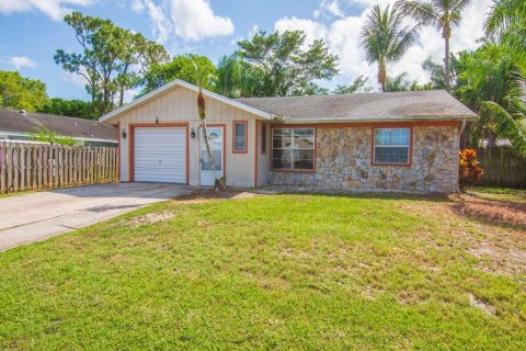 House in Stuart, Florida 4 bedrooms, 128.21 sq.m. № 1185427 - photo 4