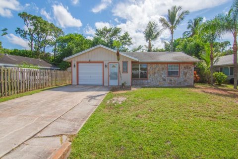 House in Stuart, Florida 4 bedrooms, 128.21 sq.m. № 1185427 - photo 2