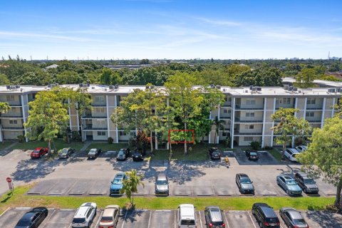 Condominio en venta en Lauderdale Lakes, Florida, 2 dormitorios, 89.19 m2 № 1188722 - foto 2